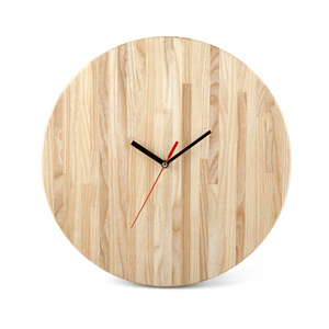 木制圆墙手表孤立在白色背景上的时钟