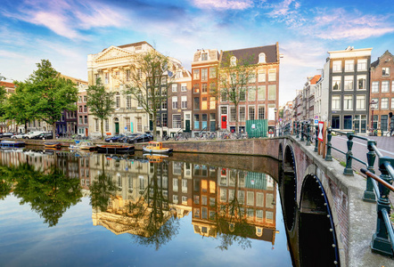 荷兰阿姆斯特丹的运河大桥