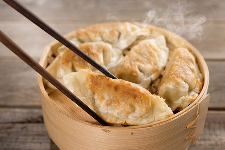 最受欢迎的中国美食锅煎的饺子图片