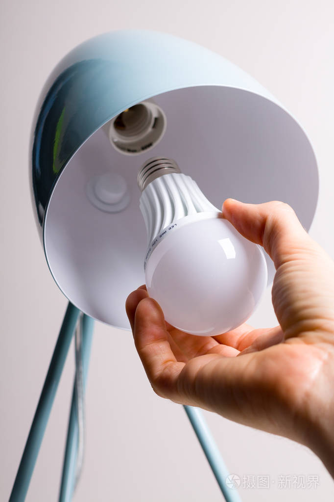 更换灯泡