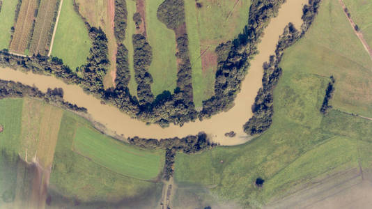 在洪水期间的浊水溪弯图片