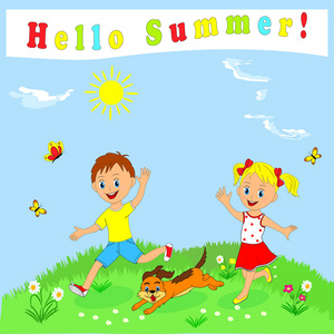 男孩,女孩和狗穿过一片草地照片