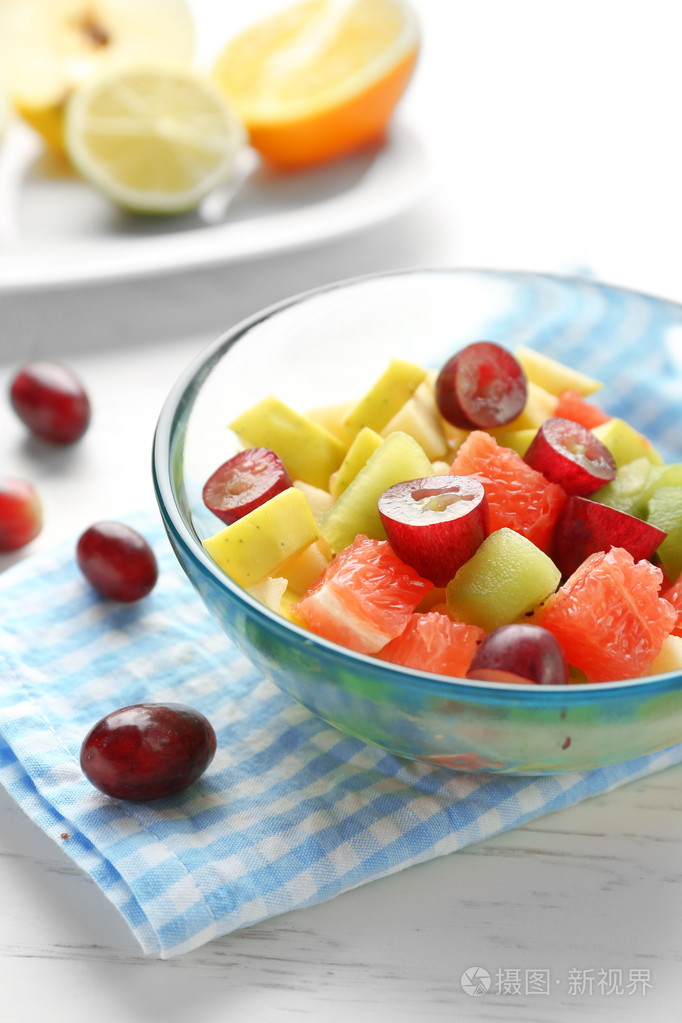在玻璃碗水果沙拉