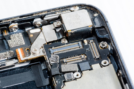 智能手机被损坏，需要修理
