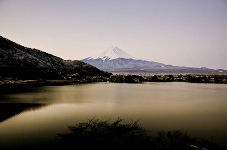 富士山秋季在河口湖雪山, 富士山是著名的日本山, 旅游人士称富士山为富士, 富士山, 富士山, 富士三, 日本