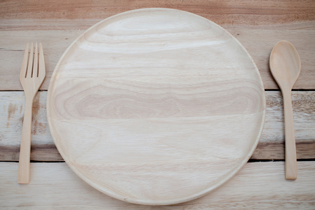 木盘和木叉木桌和复古色调