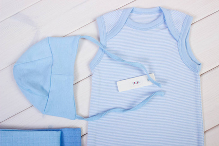 妊娠试验阳性结果与新生儿 概念的期待婴儿服装照片 正版商用图片0dadjh 摄图新视界