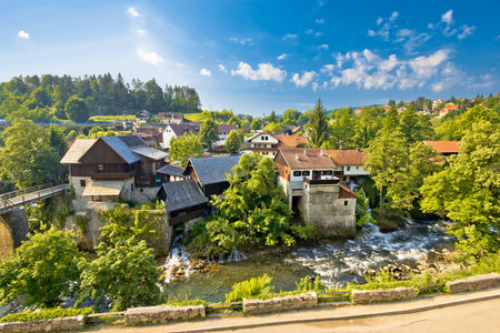 Rastoke 村庄中的绿色自然