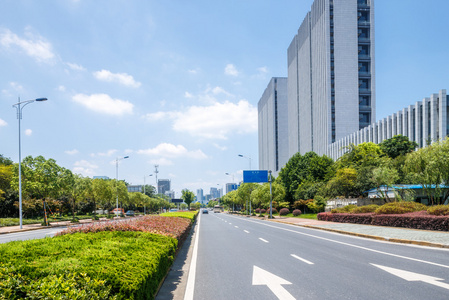 沥青路面在现代化的城市里