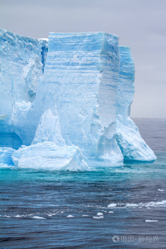 南极洲-南极半岛-平顶冰山布兰斯菲尔德