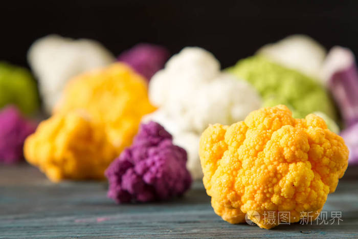 彩虹的食物 紫色的花椰菜 橘黄色花椰菜和br照片 正版商用图片0dc1a4 摄图新视界 彩虹的食物 紫色的花椰菜 橘黄色花椰菜和br照片 正版商用图片0dc1a4 摄图新视界