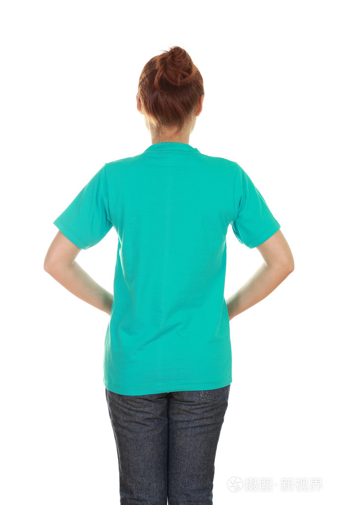 带空白t恤的女性(背面)