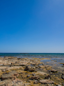 在马洛卡巴利阿里群岛，西班牙的岩石海岸