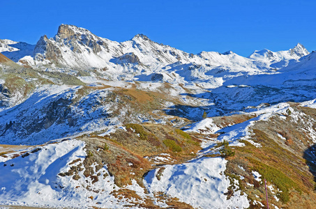 在左边与 Weisshorn Meidspitz