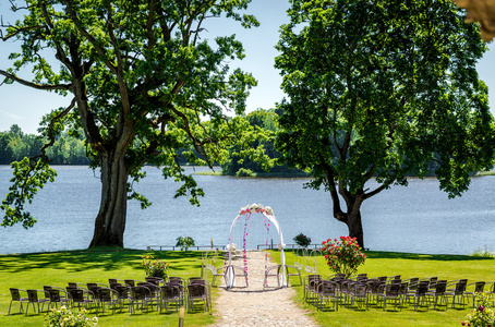 湖畔的婚礼图片