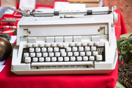白色的打字机