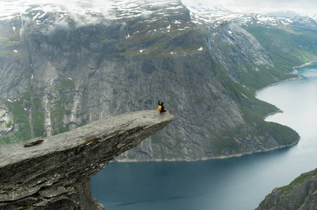 在挪威的 Trolltunga 是神话般的美丽