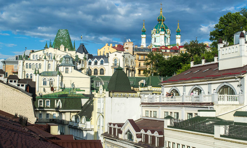 Vozdvizhenka 精英区在基辅，乌克兰。在建筑物的屋顶上的顶视图