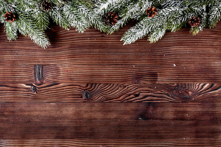 深色木背景上的圣诞装饰品新年 vie