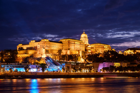 日暮时分，匈牙利布达佩斯城堡