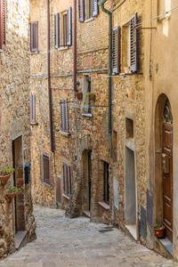 小巷里的老镇的 Volterra 托斯卡纳意大利