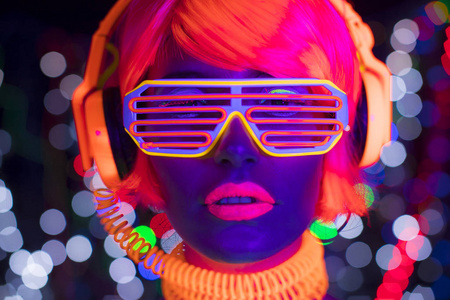 发光紫外线霓虹灯性感迪斯科女性网络娃娃机器人电子玩具照片