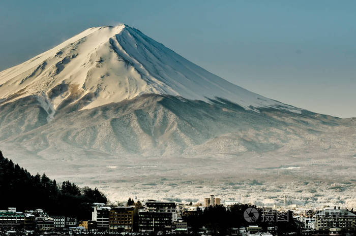 富士山秋季在河口湖雪山, 富士山是著名的日本山, 旅游人士称富士山为