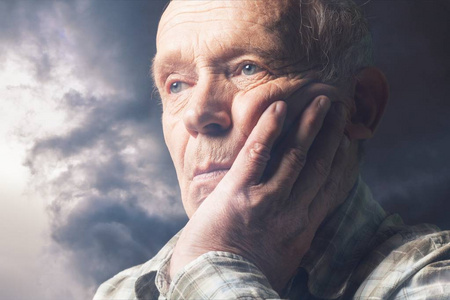 高级有思想的人图片