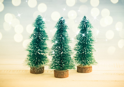 三装饰圣诞树