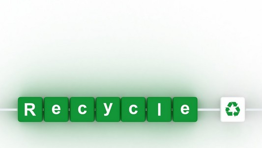 回收站在骰子上。生态和绿色概念