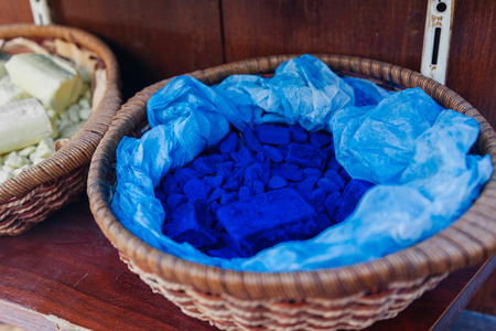 靛蓝的尖顶图片