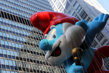 Macys感恩节中的蓝精灵气球