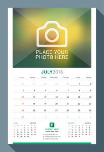 2016 年 7 月。墙体为 2016 年的月历。矢量设计打印模板与照片的地方。周从星期日开始。在页上的 3 个月