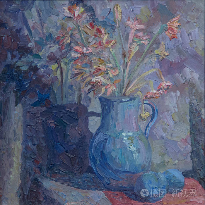 静物写在油中.一束蓝花瓶里的春天的花朵