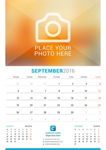 2016 年 9 月。墙体为 2016 年的月历。矢量设计打印模板与照片的地方。每周从星期一开始。在页上的 3 个月