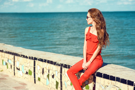 在马尔代夫或迈阿密海滩的拉拉,节食.暑假去海边旅游,友情.