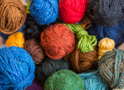 色彩鲜艳的毛线球毛线球和织针毛线球与织针图标多彩的钩针编织毛线团