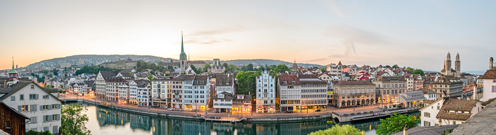 苏黎世，高清全景 旧城和利马河在日出，瑞士