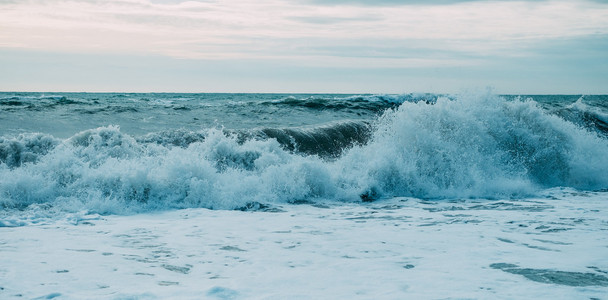 海浪与泡沫