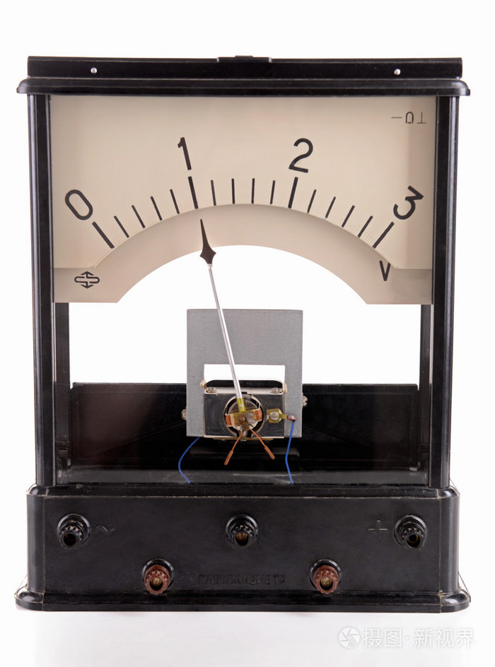 老式的电压表上白色孤立