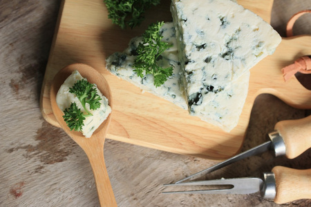 蓝纹奶酪与欧芹