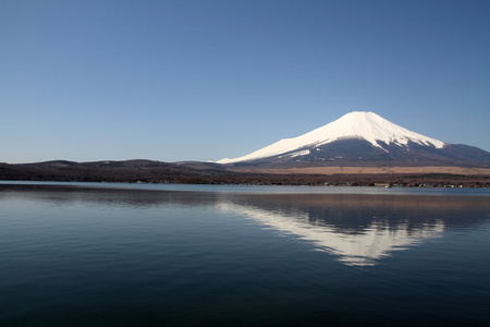 富士山，日本山梨县山中湖为视角