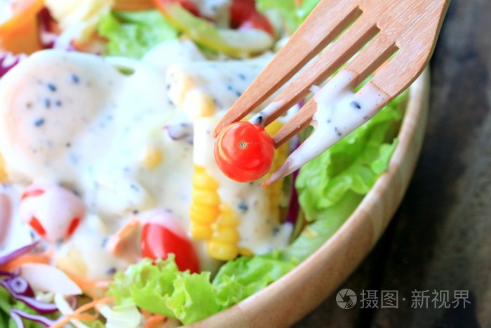 蔬菜沙拉鸡蛋和蛋黄酱