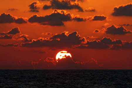 地中海上的日落