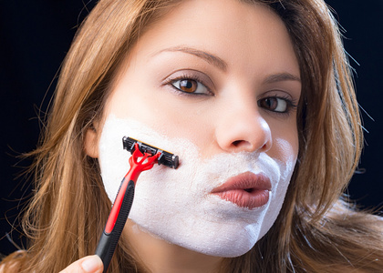 can be used to theme issues around maleness, datin理发店女理发师