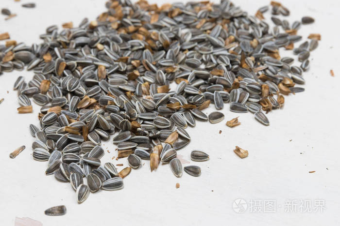 在白色的向日葵种子