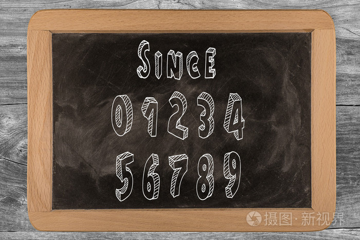 自0123456789-黑板与 3d 空心文字-木材