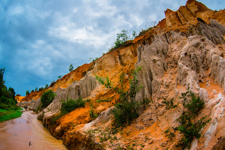 仙女溪，随田，Mui Ne，越南。梅 Ne.Beautiful 山和水中的旅游景点之一