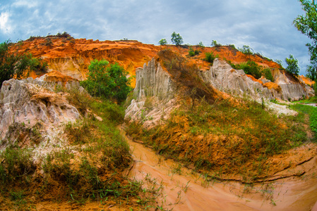 仙女溪，随田，Mui Ne，越南。梅 Ne.Beautiful 山和水中的旅游景点之一