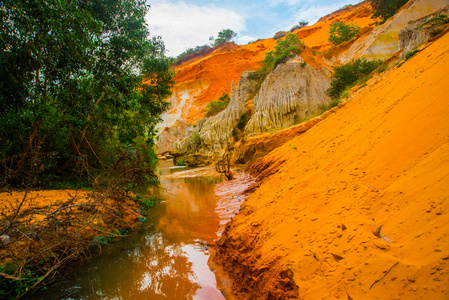 仙女溪，随田，Mui Ne，越南。梅 Ne.Beautiful 山和水中的旅游景点之一